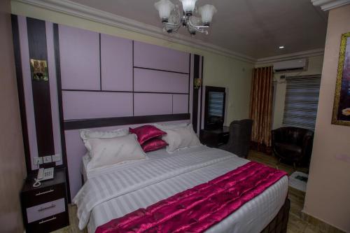Doreen Grand Hotel And Suites