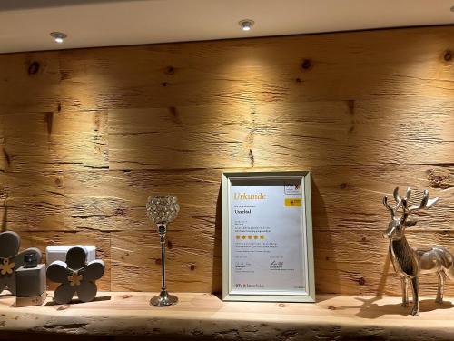a display in a room with a wooden wall at Ferienwohnung im Usseltal - Zirben Spa - Monheimer Alb - Altmühltal - Familie Geyer Daiting in Monheim