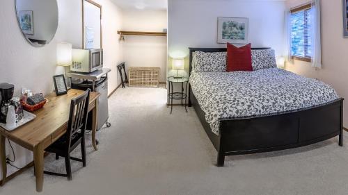 Ένα ή περισσότερα κρεβάτια σε δωμάτιο στο Green Springs Inn