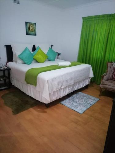 Katil atau katil-katil dalam bilik di Ezamampondo Guest House