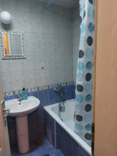 Koupelna v ubytování Cozy modern appartment in Skopje city centre