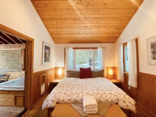 Ένα ή περισσότερα κρεβάτια σε δωμάτιο στο Green Springs Inn