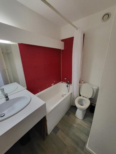 a bathroom with a white sink and a toilet at Appartements pied des pistes - Résidence La Mongie - Tourmalet in Bagnères-de-Bigorre