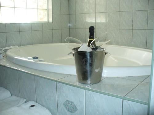 Charles Rasp Motor Inn & Cottages, Broken Hill (updated prices 2025)