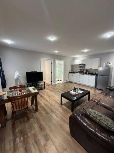 een woonkamer met een bank en een tafel bij Entire Guest suite & Vacation home in Whitehorse in Whitehorse