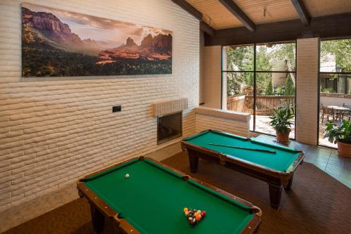 Biliár nebo kulečník v ubytování Arroyo Roble Resort at Oak Creek