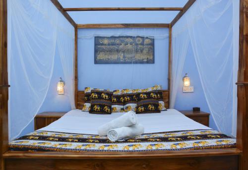 Кровать или кровати в номере Golden Lodge Tangalle