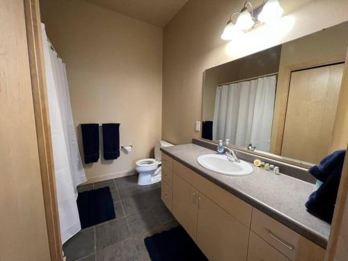 Ванная комната в Cannery Square Short Term Rentals -102