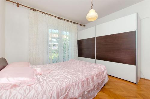 Säng eller sängar i ett rum på Apartments Bozjidar