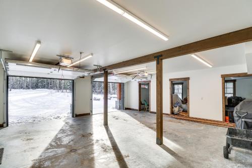 Φωτογραφία από το άλμπουμ του Peaceful Whitefish Home with Deck - Pets Welcome! σε Whitefish