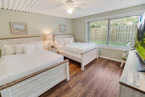 Voodi või voodid majutusasutuse Beaches and Waves Two Bdrm Resort View 1st Floor toas