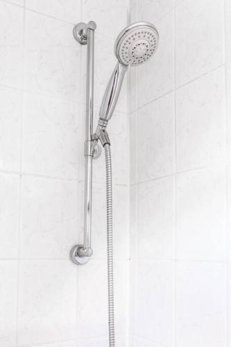 a shower with a shower head in a bathroom at Wohnung mit 3 Bädern & 2 Küchen in Alzey