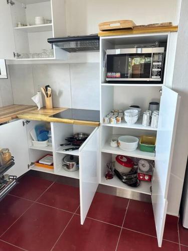 Cuisine ou kitchenette dans l'établissement APPARTEMENT T3 "TI CAZE" Villa Bel Kay Nou