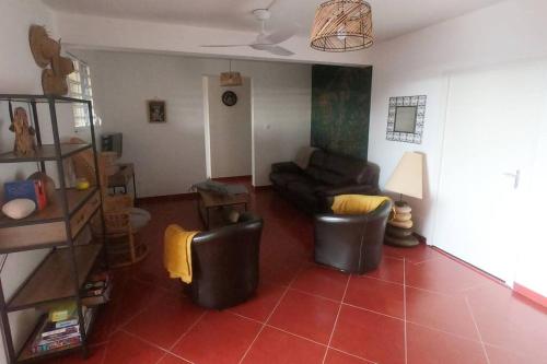 Coin salon dans l'établissement APPARTEMENT T3 "TI CAZE" Villa Bel Kay Nou