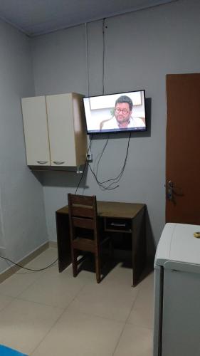 a flat screen tv hanging on a wall in a room at Pousada ji Paraná in Ji-Paraná