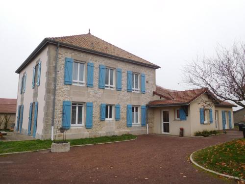 Maison Typique avec Jardin, Près Chemin Historique et Loisirs - Animaux Acceptés - FR-1-611-30