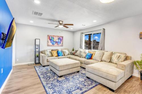 Big Group, Remodeled, Landscaped, King Beds, Desks