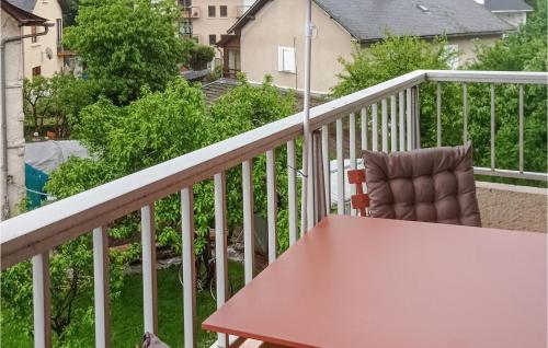 Nice Apartment In Saint Geniez Dolt With