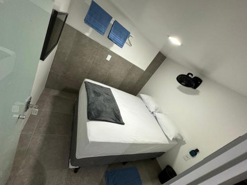 a bedroom with a large bed in a room at Quarto privativo com banheiro compartilhado,a 800mts do pátio do forró in Caruaru