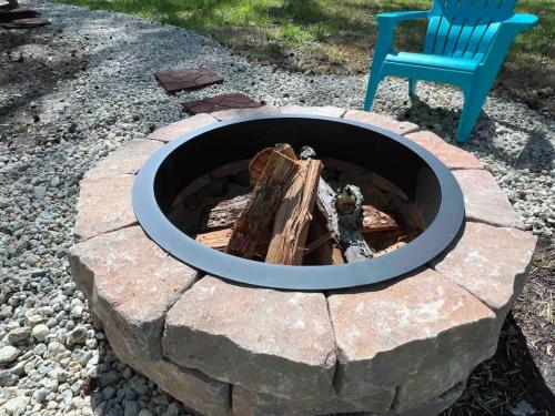 Gallery image of Cozy Home w/Deck & Fire Pit! in Greensboro