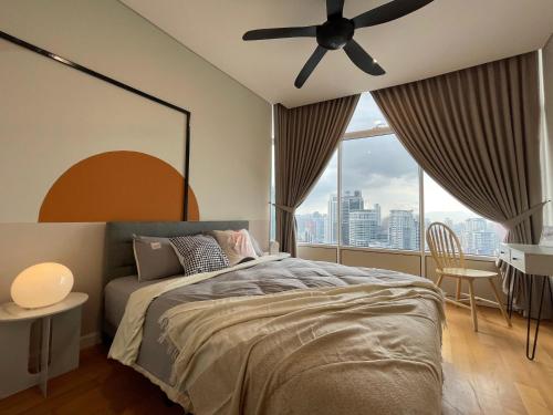 a bedroom with a bed and a ceiling fan at KLCC Homestay Vacation Sky Suites KLCC Birdy Stay in Kuala Lumpur