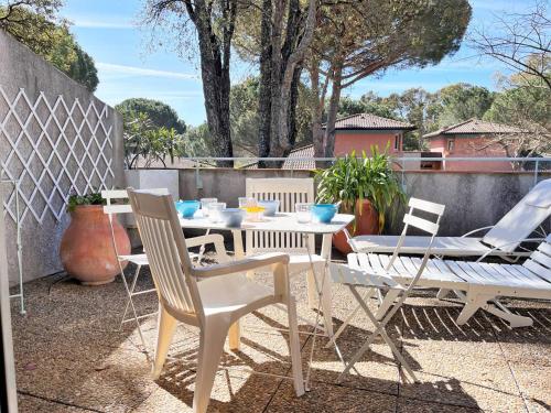 Duplex 3 pièces avec piscine, terrasse et parking - 6 couchages - Le Lavandou - FR-1-251-563