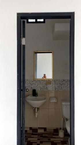 Ett badrum på Suit Salinas/ semiamueblado