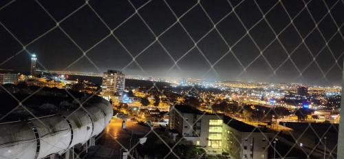 - Vistas a la ciudad por la noche en Departamento Coquimbo, en Coquimbo