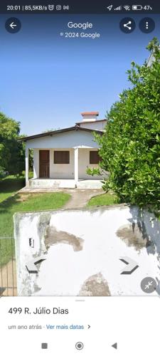 a screenshot of a picture of a house at B & B HOSTEL Coqueiros in Florianópolis