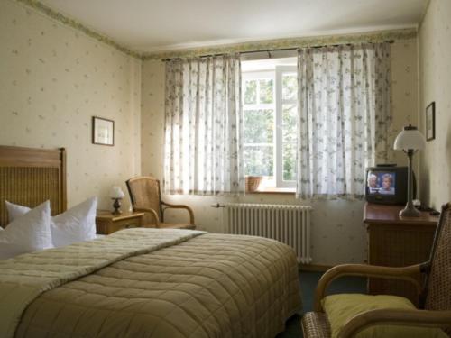 En eller flere senger på et rom på Hotel Hiddensee Hitthim
