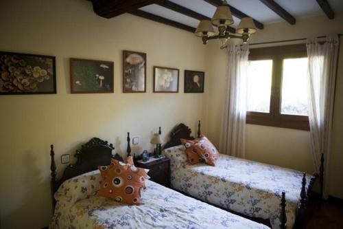 a bedroom with two beds and a window at Ferienhaus für 6 Personen ca 140 qm in Porto do Son, Costa Verde Spanien Rías Baixas in Porto do Son