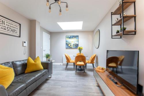 a living room with a couch and a table at Elliot Oliver - Modern 2 Bedroom Town Centre Apartment in Cheltenham