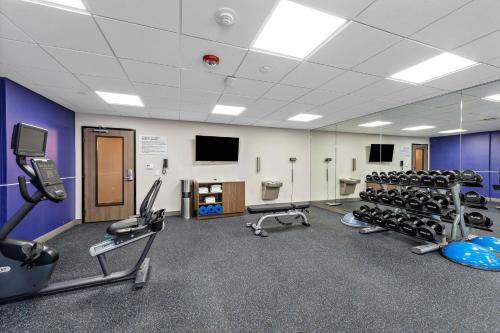 Pusat kecergasan dan/atau kemudahan kecergasan di Holiday Inn Express La Mesa Near SDSU by IHG