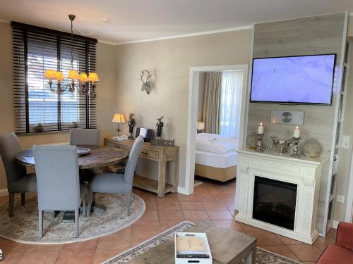 TV a/nebo společenská místnost v ubytování Luxus Ferienwohnung Hirschzeit