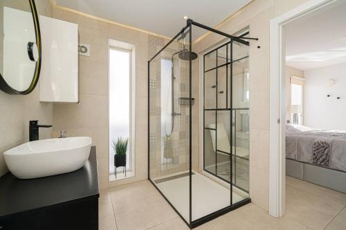 a bathroom with a tub and a sink and a shower at Villa Vega Luxury in Cautivador