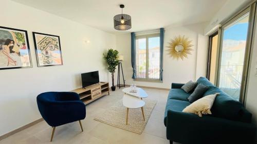 a living room with a blue couch and a tv at Appartement Citadella 1 Calvi in Calvi