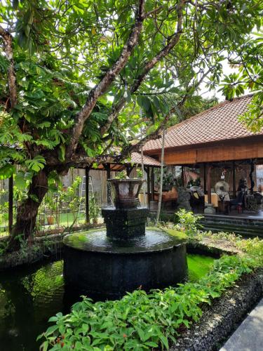 a fountain in the middle of a garden at Villia magnolia sanur bali 巴厘島玉蘭別墅 in Denpasar