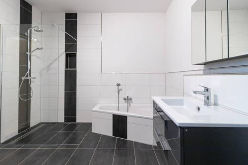 Ένα μπάνιο στο 200m² Wohnung mit 6 Schlafzimmer