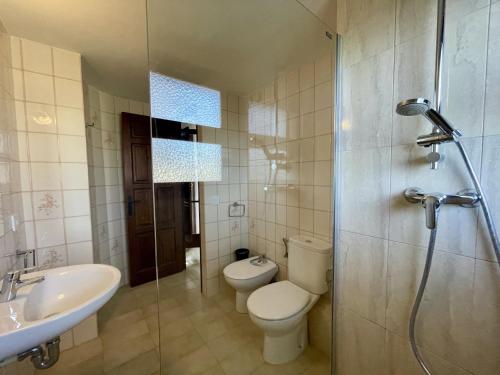 a bathroom with a toilet and a sink and a shower at PIVERD DEL GOLF 75 in Pals