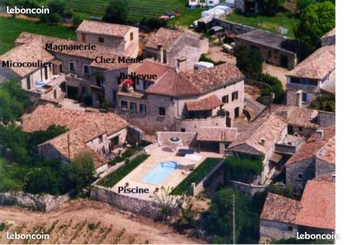 Location chaleureuse à Orgnac-l'Aven avec piscine partagée