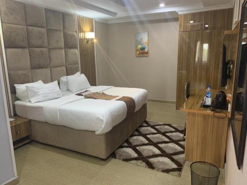 VIEWPOINT HOTEL AND SUITES – Photos 4