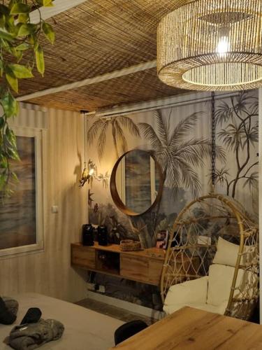 Posezení v ubytování Les Spas de la mer, Suite & Spa, Love room, Plein Cœur du Grau