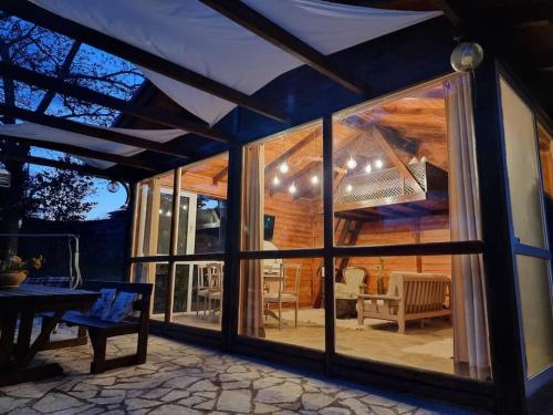 Gallery image of Ξύλινο Chalet Κτήμα Παππά in Levádeia