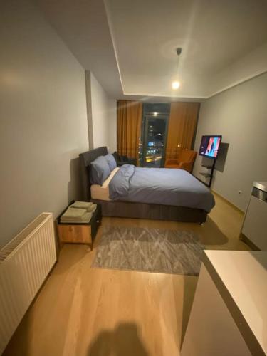 a bedroom with a bed and a tv in it at Atasehir rezidans in Istanbul
