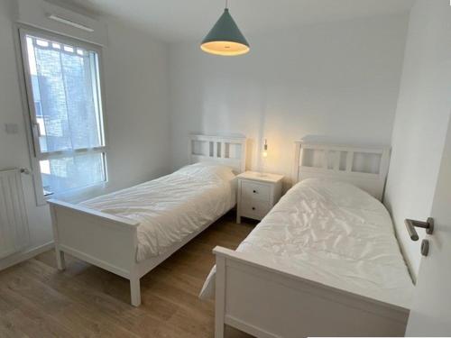 מיטה או מיטות בחדר ב-Agréable appartement 4 personnes à Hennebont proche Lorient, wifi - Ref URVAN