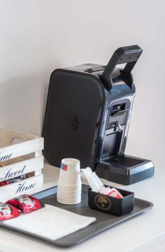 a counter with a sewing machine and books on it at Travelershome 7Metri GuestHouse in Ciampino