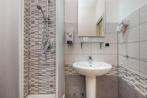 a bathroom with a sink and a shower at Travelershome 7Metri GuestHouse in Ciampino