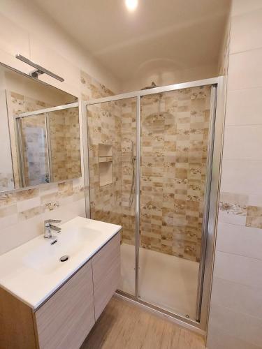 a bathroom with a shower and a sink at La Casa sulle Mura - Montecarlo - A 15 km da Lucca in Montecarlo