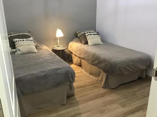 A bed or beds in a room at 1201 - Encantador Apartamento en Poble Nou
