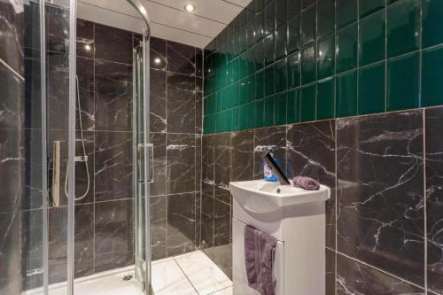 a bathroom with a shower and a sink at Boutique and Beautiful Edinburgh Abode in Edinburgh